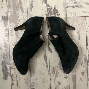 Women’s Vince Camuto navy blue suede booties , size 10